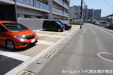 熊本市中央区水前寺６丁目の賃貸マンションの駐車場