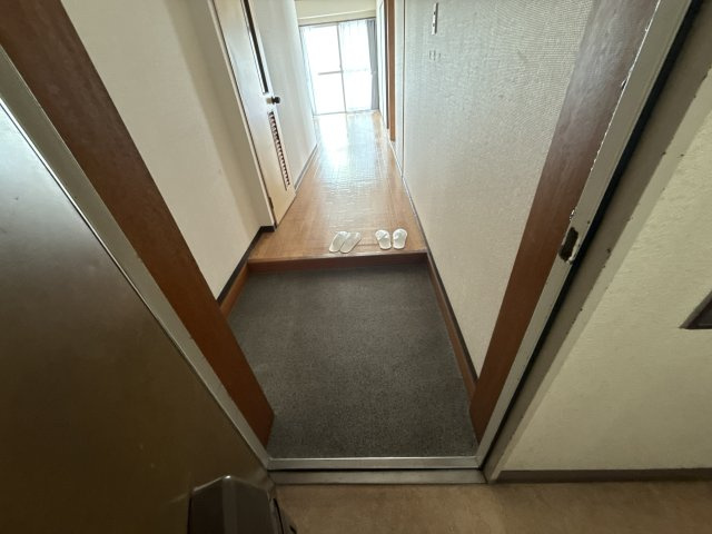 あづみマンションの玄関