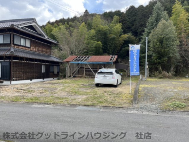 丹波市戸建の外観|母屋向かい側の駐車場部分