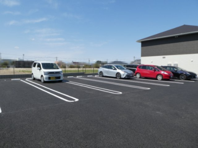 D-room神有の駐車場|駐車場は、縦列駐車となります。