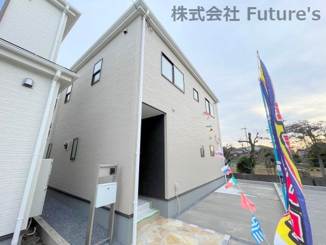 三郷市上口1丁目　新築戸建　全5棟　4号棟の外観|カースペース縦列2台付きです