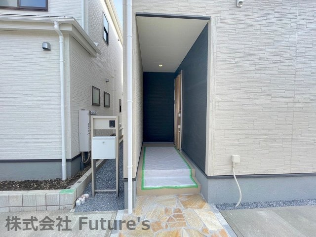 三郷市上口1丁目　新築戸建　全5棟　4号棟のエントランス|玄関アプローチ