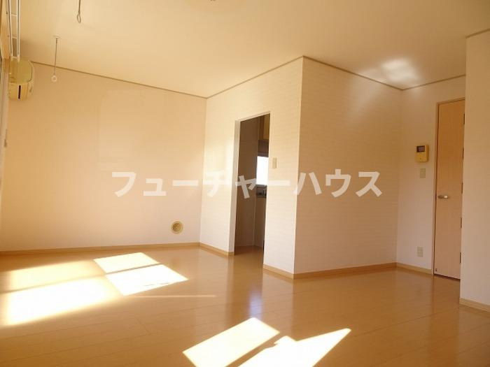 ＲＯＹＡＬ　ＧＡＲＤＥＮ　ＣＡＳＡＨＡＲＡの居間・リビング