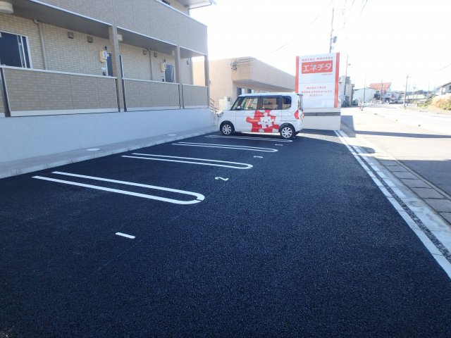 フォンターナの駐車場