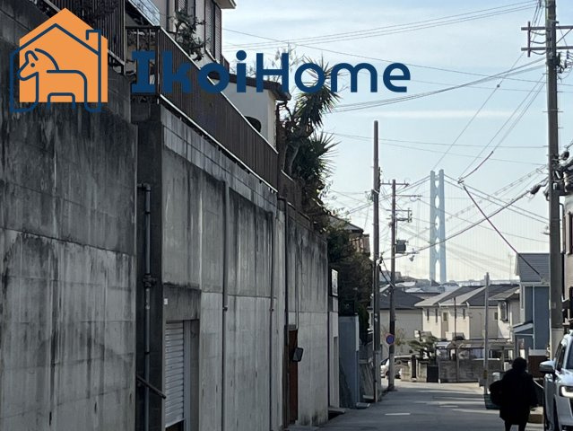 明石市東朝霧丘　古家付　土地の周辺|●資料・カタログのご請求無料●現地見学可能●朝霧小学校までは徒歩12分、朝霧中学校までは徒歩26分となっています。