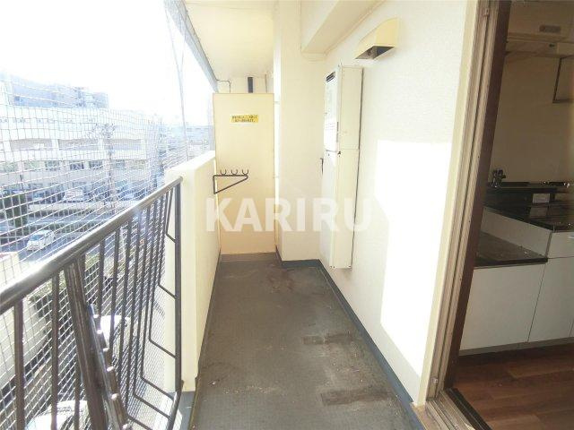 シャンボール鶴見のバルコニー