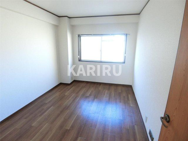 シャンボール鶴見の洋室