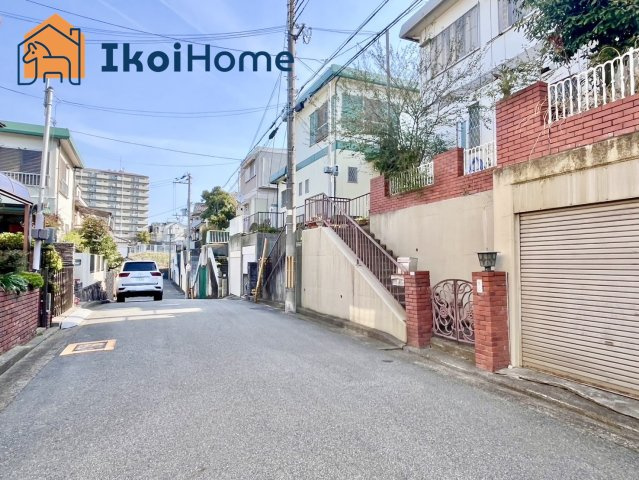 明石市北朝霧丘　土地の前面道路含む現地写真|●年中無休：当日予約可●西区、垂水区、明石市初。弊社は契約前に新築戸建の住宅診断を無料で行っています