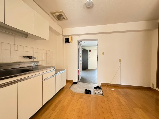 吉見ビルの内装|キッチン周りも広々しています