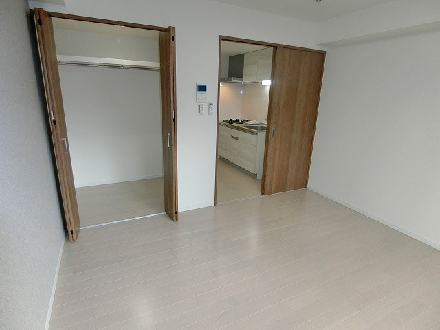 ドエル小松SOUTHの洋室