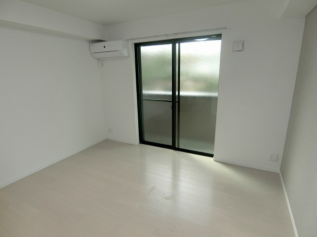 ドエル小松SOUTHの洋室