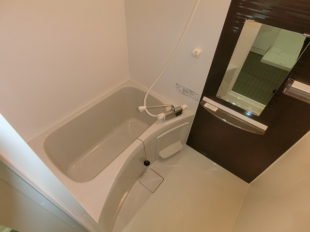 ドエル小松SOUTHの浴室