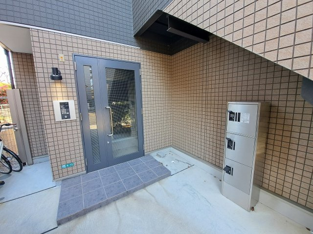 ドエル小松SOUTHのエントランス