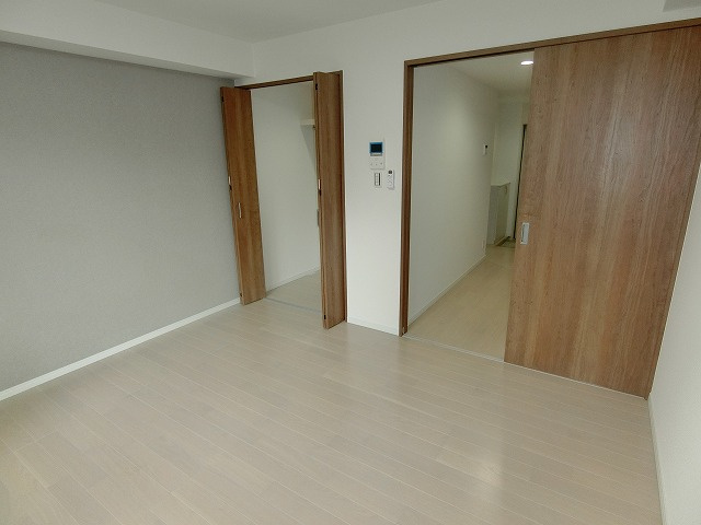 ドエル小松SOUTHの洋室