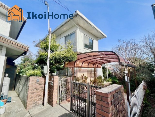 明石市東朝霧丘　土地の外観|●資料・カタログのご請求無料●現地見学可能●土地面積は約63坪とゆったりしており、古家付の物件です。現状渡しになるので、解体せずにリフォーム物件としてのご検討もおすすめです。