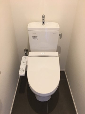 【トイレ】 | Ropponmatsu View Apartment | 別号室の写真になります。現況優先。