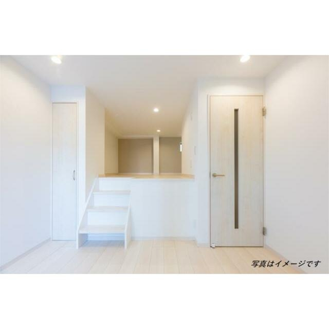 熊本市西区蓮台寺１丁目のアパートの居間・リビング