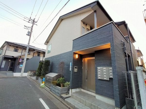 ナック・エムの外観