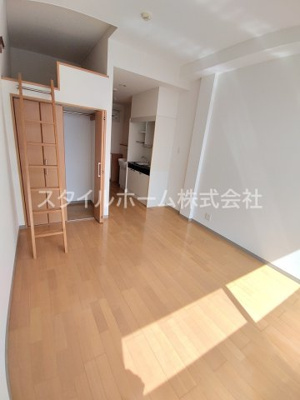 【居間・リビング】 | カーサフォルトゥーナ | 別部屋写真です。