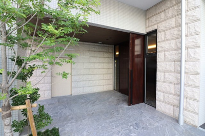 【エントランス】 | W.O.B.京橋