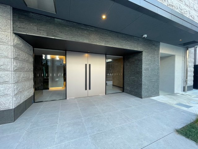 S-RESIDENCE大阪上本町のエントランス