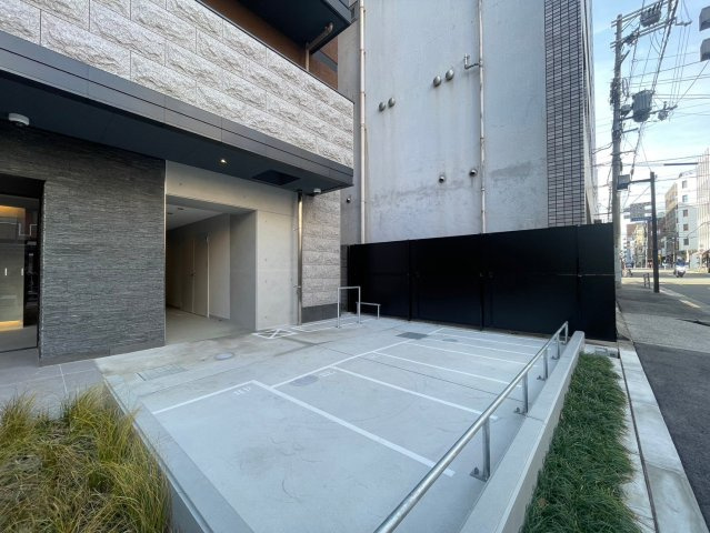 S-RESIDENCE大阪上本町の駐車場