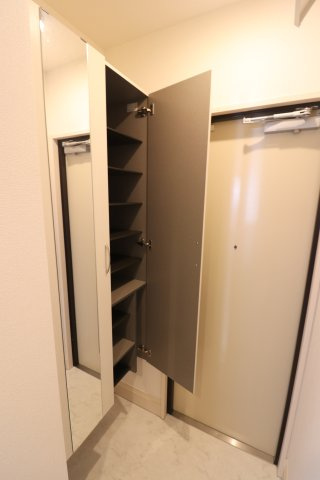 メゾン アイリスの玄関