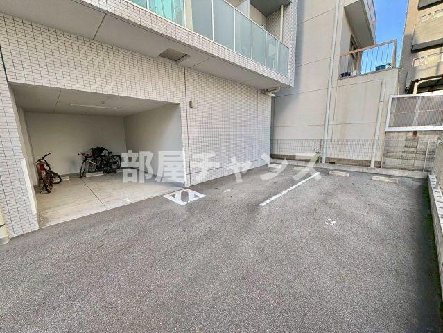 グレーシアコート金山の駐車場