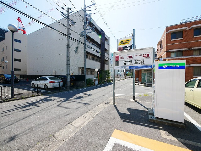 文屋ビルの駐車場
