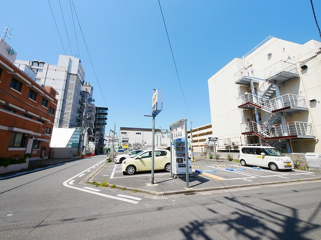 文屋ビルの駐車場