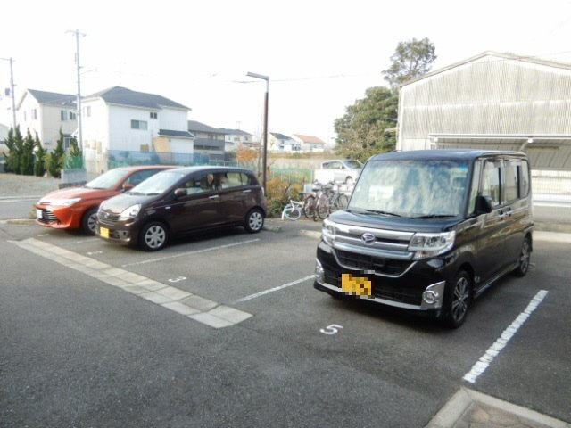 ユニベール神戸の駐車場