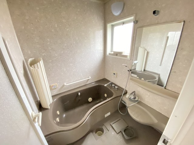 AU貸家住宅の浴室