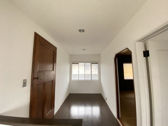 AU貸家住宅のエントランス