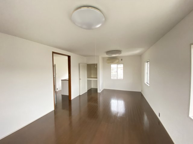 AU貸家住宅の洋室