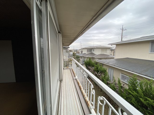 AU貸家住宅のバルコニー