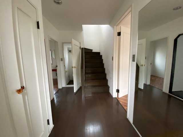 AU貸家住宅のエントランス