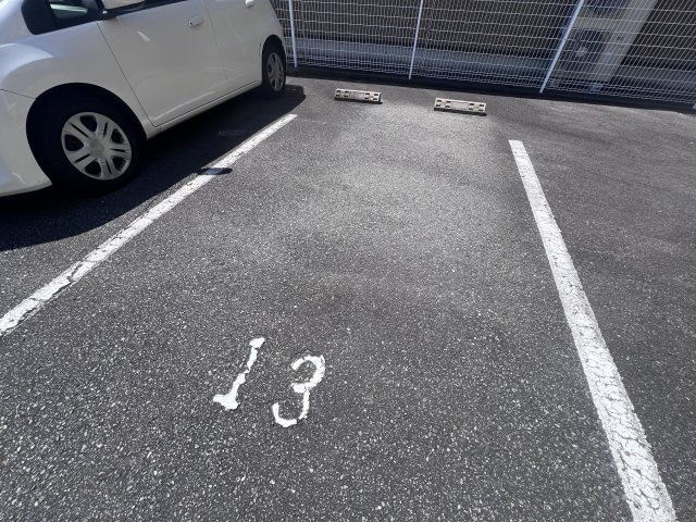 ルマージュ神戸３番館の駐車場