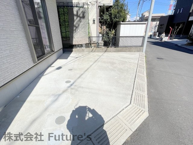 三郷市谷口　中古戸建の駐車場|カースペース1台付き