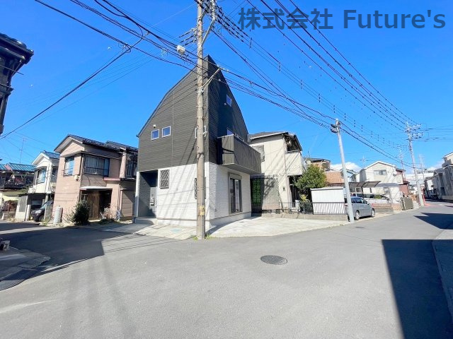 三郷市谷口　中古戸建の前面道路含む現地写真|前面道路含む現地写真です。