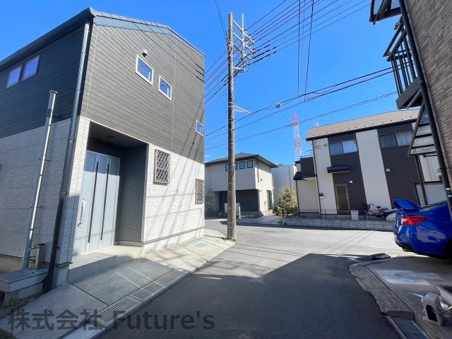 三郷市谷口　中古戸建の前面道路含む現地写真|前面道路含む現地写真です。