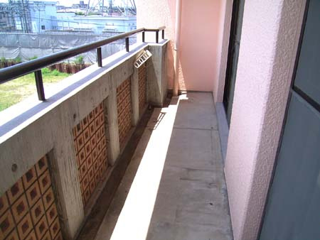 伽藍館のバルコニー|開放的で明るい空間を演出してくれるバルコニーです