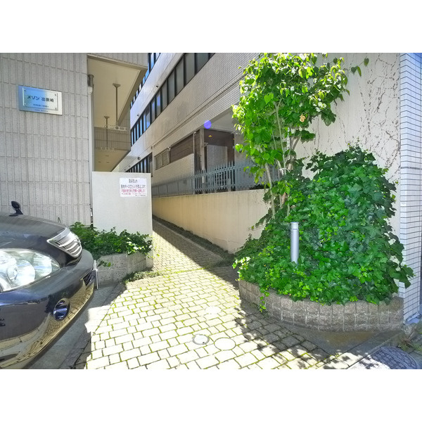 メゾン出雲崎のエントランス