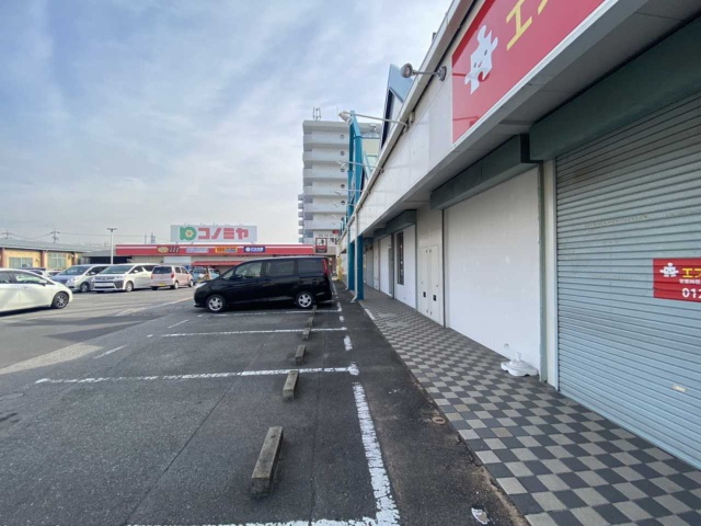 ピボット池下EASTの駐車場