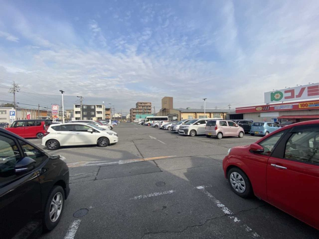 ピボット池下EASTの駐車場