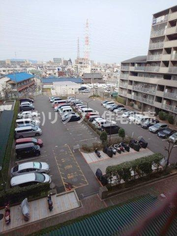 エバーグリーン門真の駐車場|敷地内駐車場
■物件内覧・資金計画相談・住宅ローン相談、リフォーム相談、お問合せ受付中■
※当日・翌日のご内覧、ご相談はお電話でのお問合せがスムーズです！