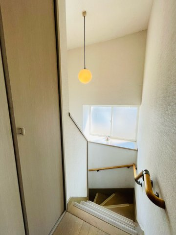 あきる野市山田 中古戸建のその他共用部分|階段