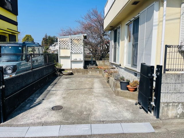 あきる野市山田 中古戸建の駐車場