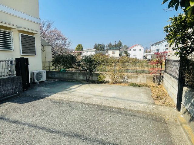 あきる野市山田 中古戸建の駐車場