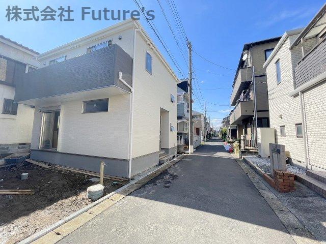 吉川市中野　新築戸建　全1棟の前面道路含む現地写真|前面道路含む現地写真です。
