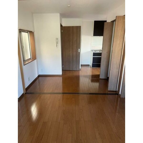 岸和田市別所町３丁目の一戸建ての居間・リビング|ゆったり過ごせるリビングです